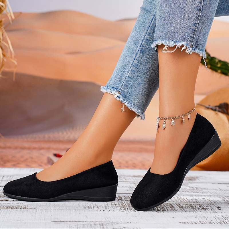 Sophia – solid slip-on shoes with a flat sole