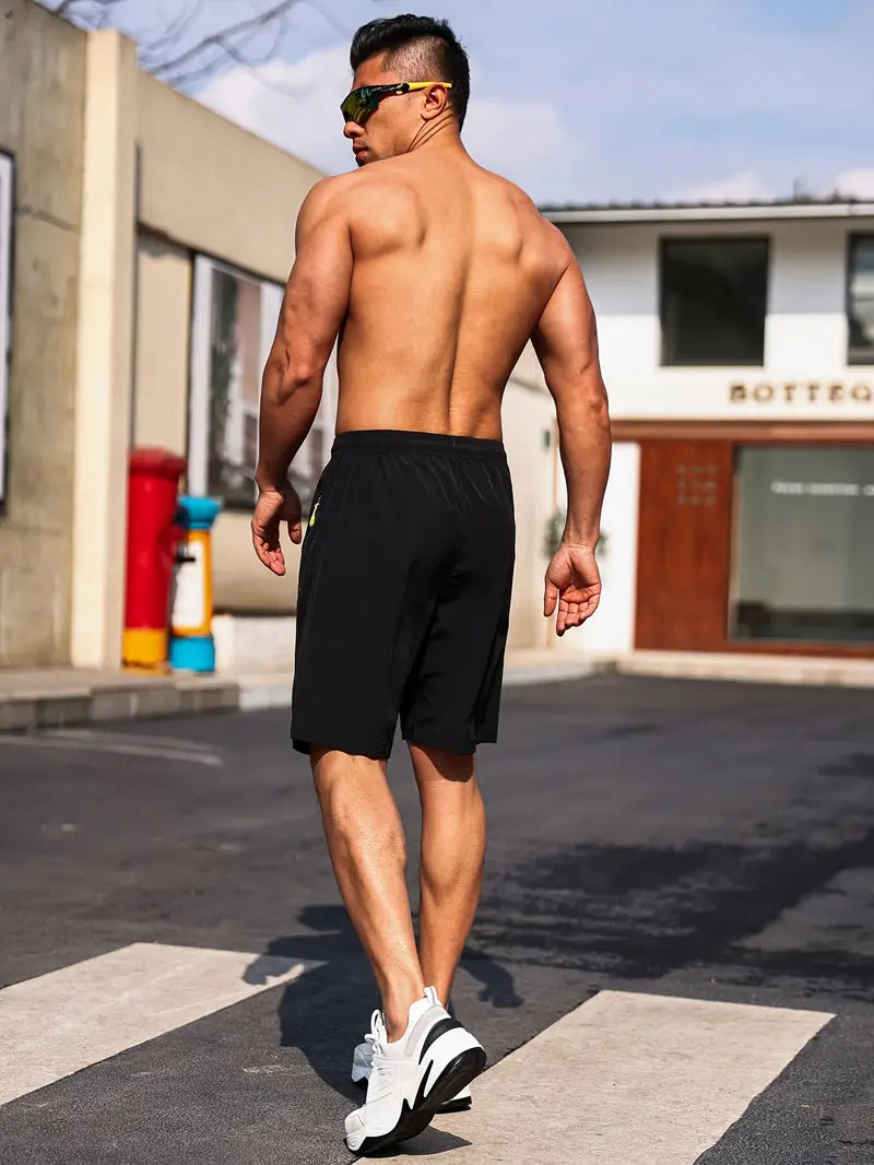 James – breathable shorts with zip pockets