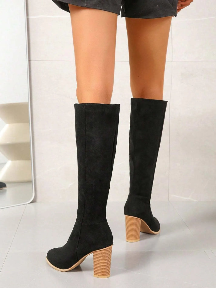 Warm women's knee boots: buy fashionable winter boots