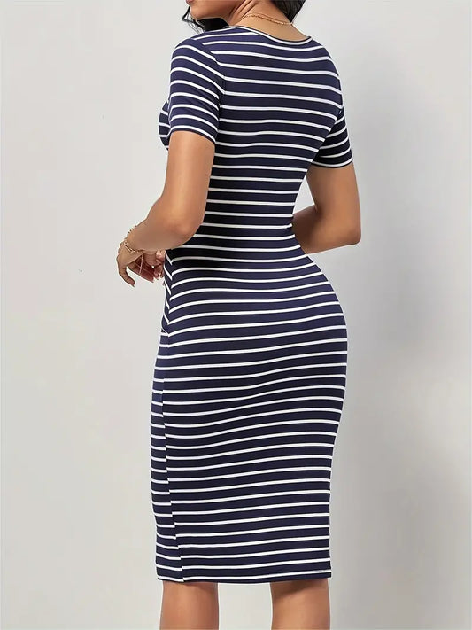 Leah – Short-sleeved, casual dress with a round neck and striped print