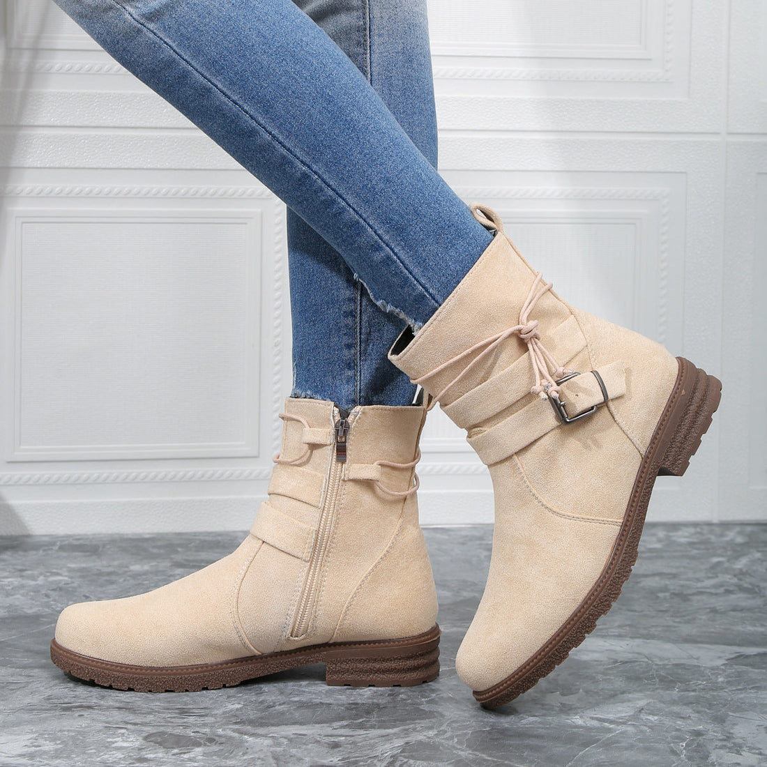 Zahara - trendy women's buckle boots