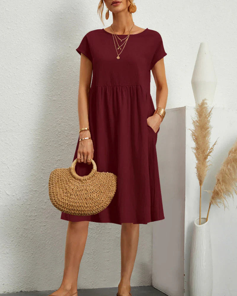 Comfortable midi dress with a round neckline and pockets