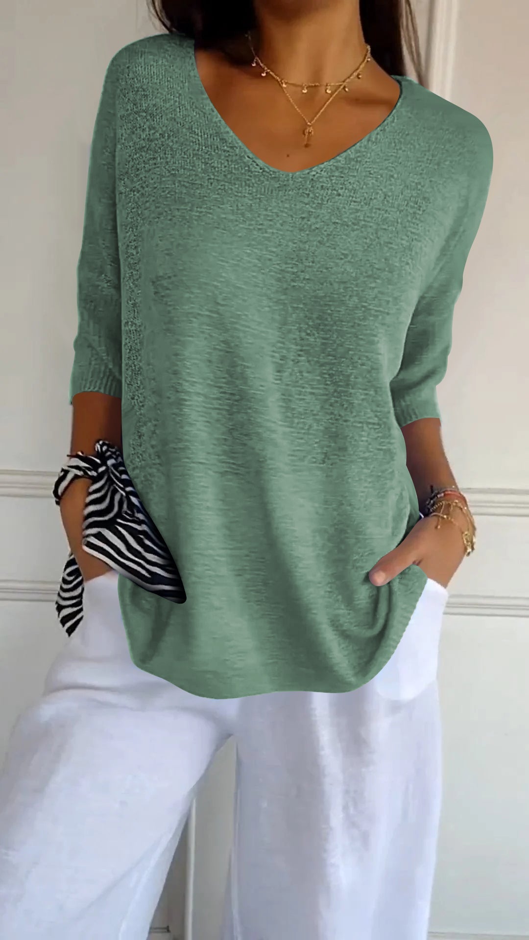 Ava™ - Closed V-neck sweater