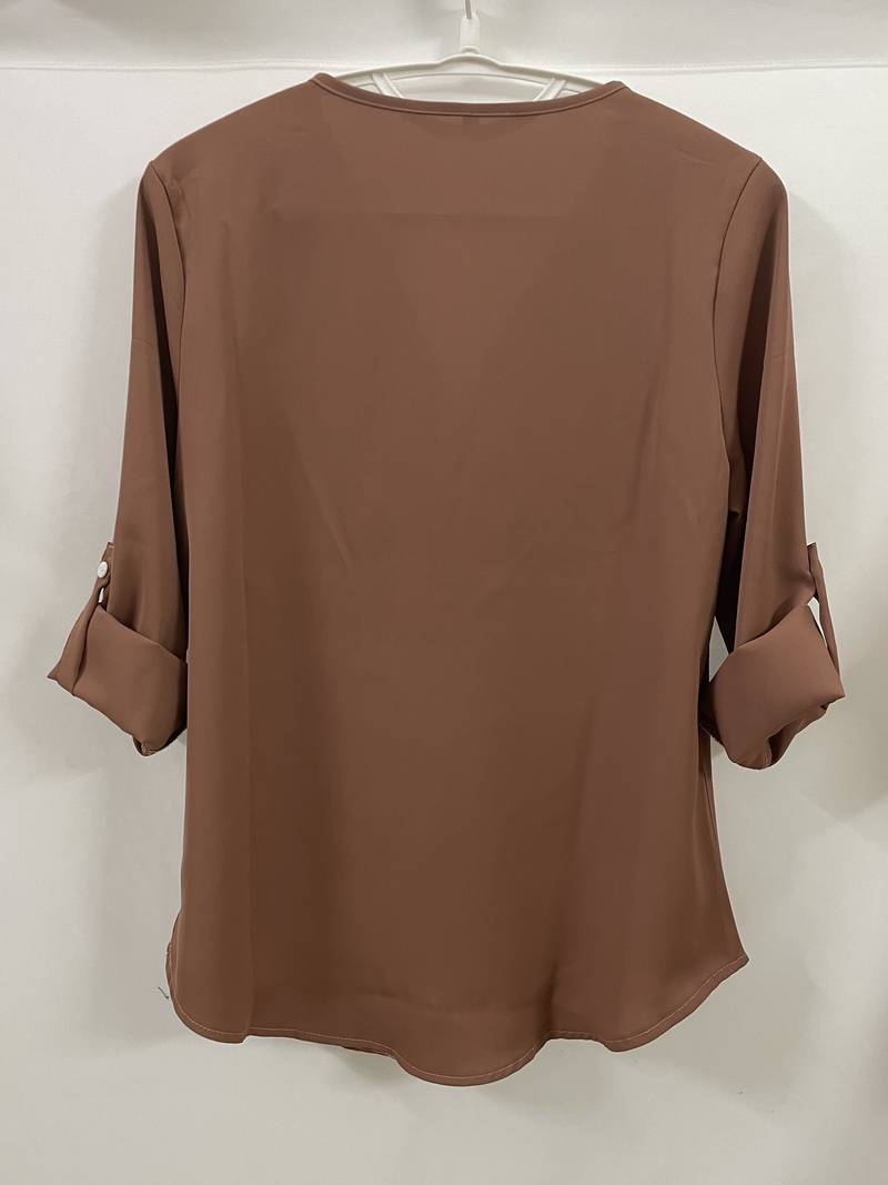 Hazel – casual, ruffled blouse with roll-up sleeves and half zip