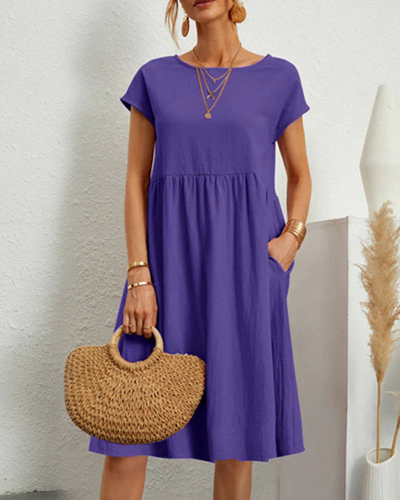 Comfortable midi dress with a round neckline and pockets