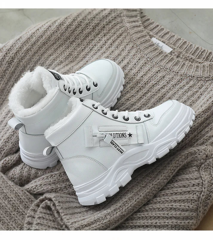 Winter boots fluffy and with laces for women