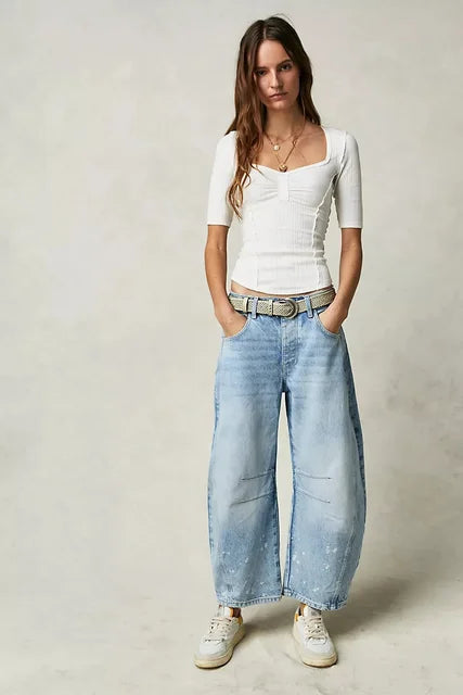 Wide-cut women's jeans in a casual style for winter