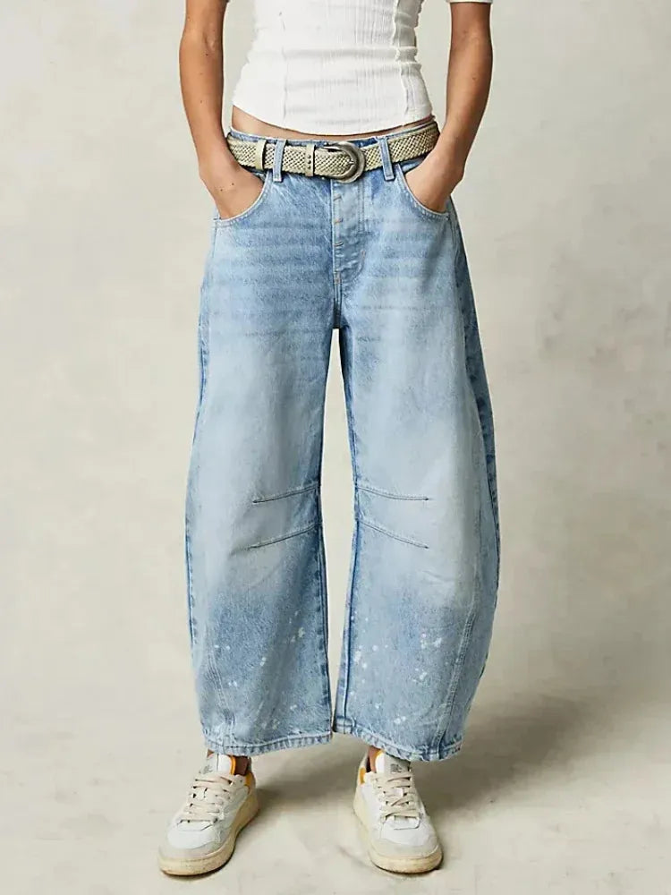 Wide-cut women's jeans in a casual style for winter