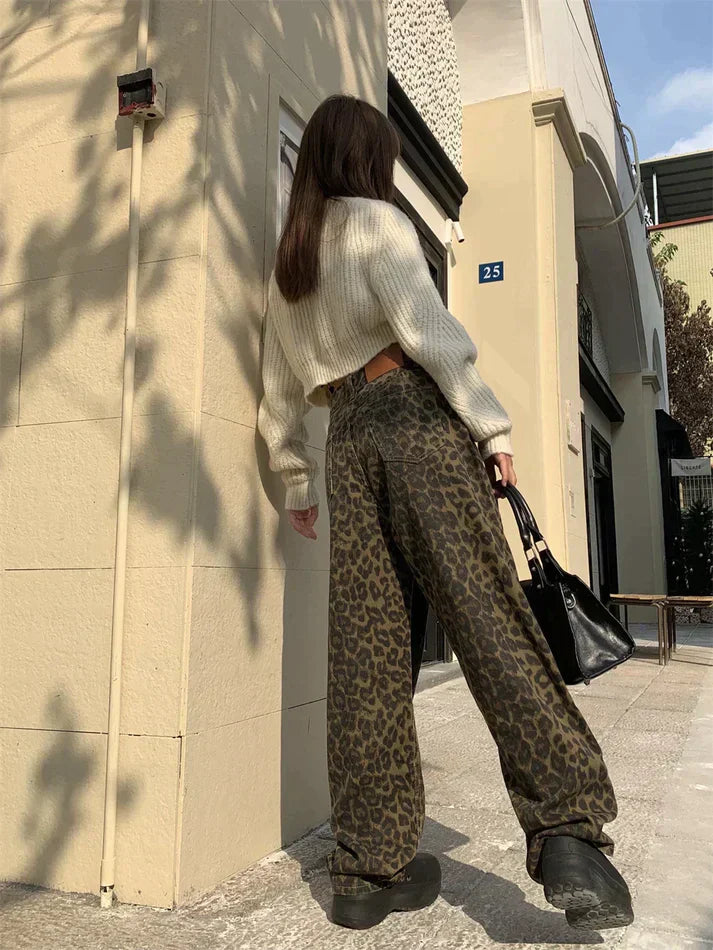 Patricia - high-waisted, wide-legged trousers