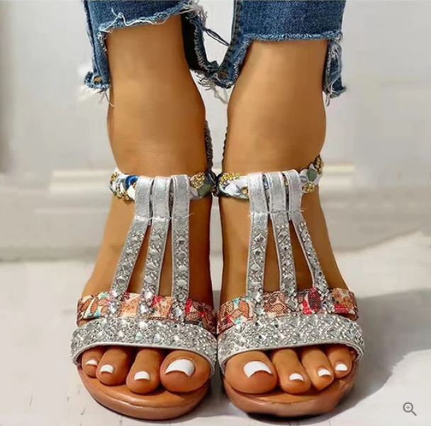 Mia – sandals with a wedge heel