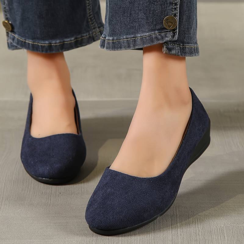 Sophia – solid slip-on shoes with a flat sole