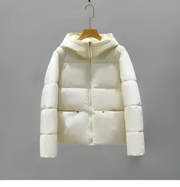 Warm - women's winter coat 2024: elegant puffer coat trend