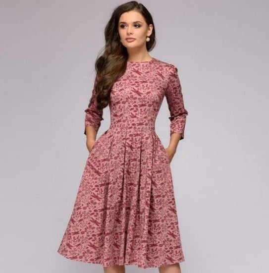 Retrozo – a noble, medium-length dress